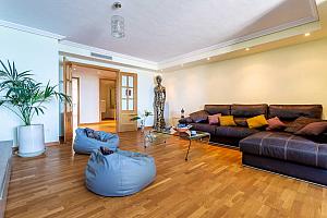 Large lounge