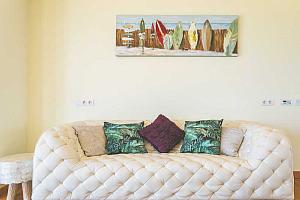 Principal Suite, sofa