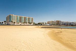Arrecife Sands and the beach