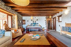 Big lounge with daybed