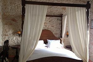 Four poster bed