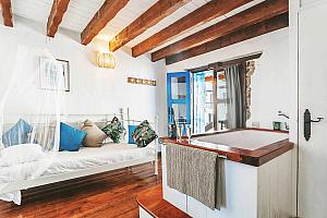 Single bedroom with bath