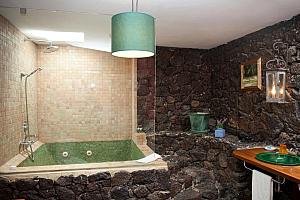 Large hydromassage bath