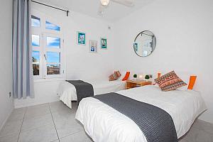 Twin bedroom, Villa Las Palmitas