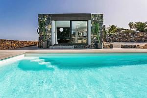 Villa By The Sea, Mala