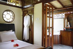 En-suite bathroom