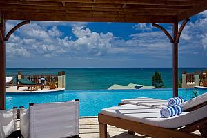 Infinity pool and terrace