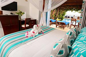 Junior Suite with direct pool access