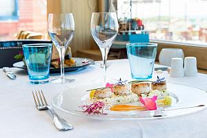 Fine dining, seafood