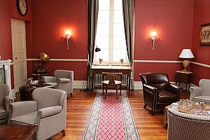 Salon to sit and read