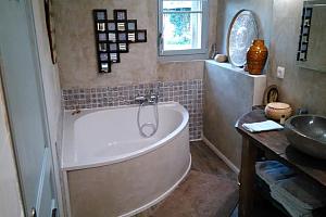 Corner bath