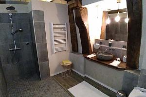Bathroom with wetroom shower