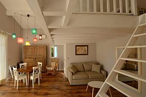 Bed and breakfast lounge