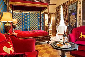 Suite with massive fourposter bed