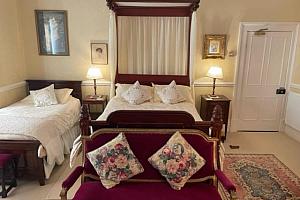 Traditional bedroom