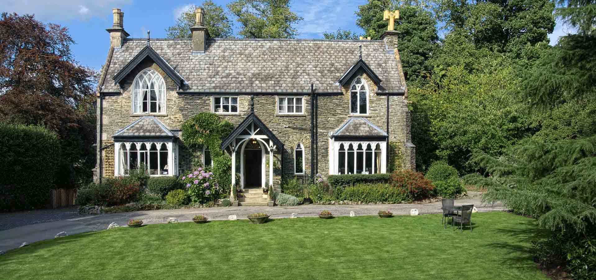 Cedar Manor Hotel