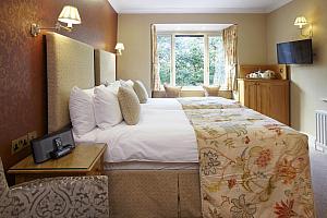 Super kingsize bed