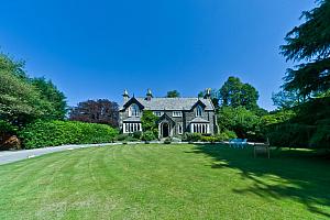 Cedar Manor Hotel
