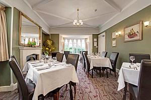 Restaurant, Cedar Manor Hotel