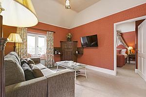 Suite, separate sitting room