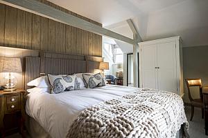 Spacious double bedroom