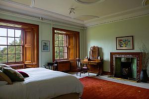 Huge bedroom, Highland hotel