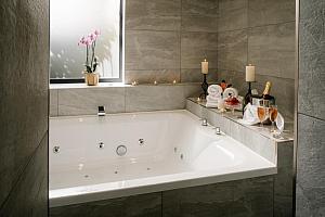 Double jacuzzi bath