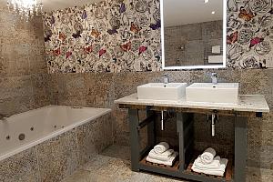 Bathroom with underfloor heating
