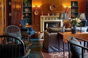 Four lounges, The Grove