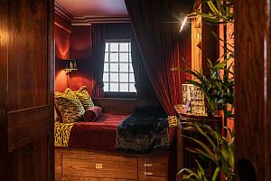Cabin Room, House of Gods