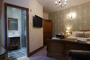 Spacious bedroom