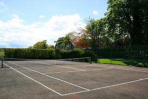 Bed and breakfast with tennis court