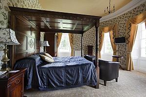 Four-poster bed