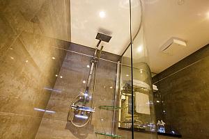 Luxury rain shower