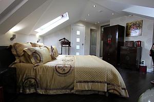Tang Super King room, Tower House