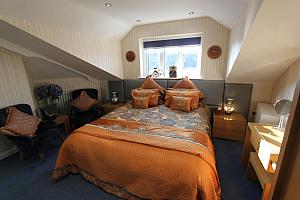 Quing Hua Super King room, Tower House
