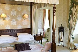 Four poster bed