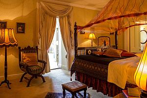 Luxurious bedroom