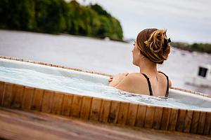 Hot tub, jacuzzi