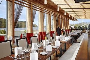 Riverside Restaurant, Ice House Hotel