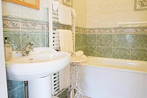 En-suite bathroom