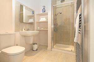 En-suite bathroom, rain shower