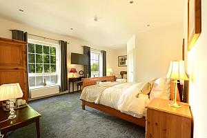Double bedroom with view