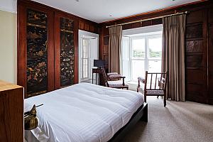 King size bed, sea view