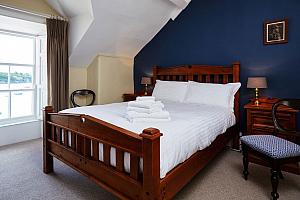 Navy King Room, The Castle
