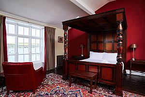 Big four poster bed, sea view