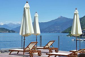 Sunbathing deck lakeside