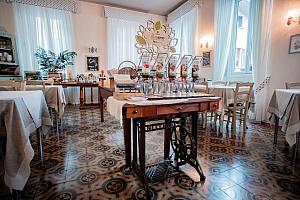 Breakfast room