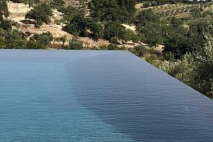 Infinity pool