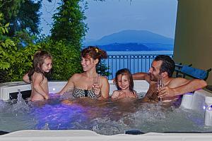 Hot tub, jacuzzi